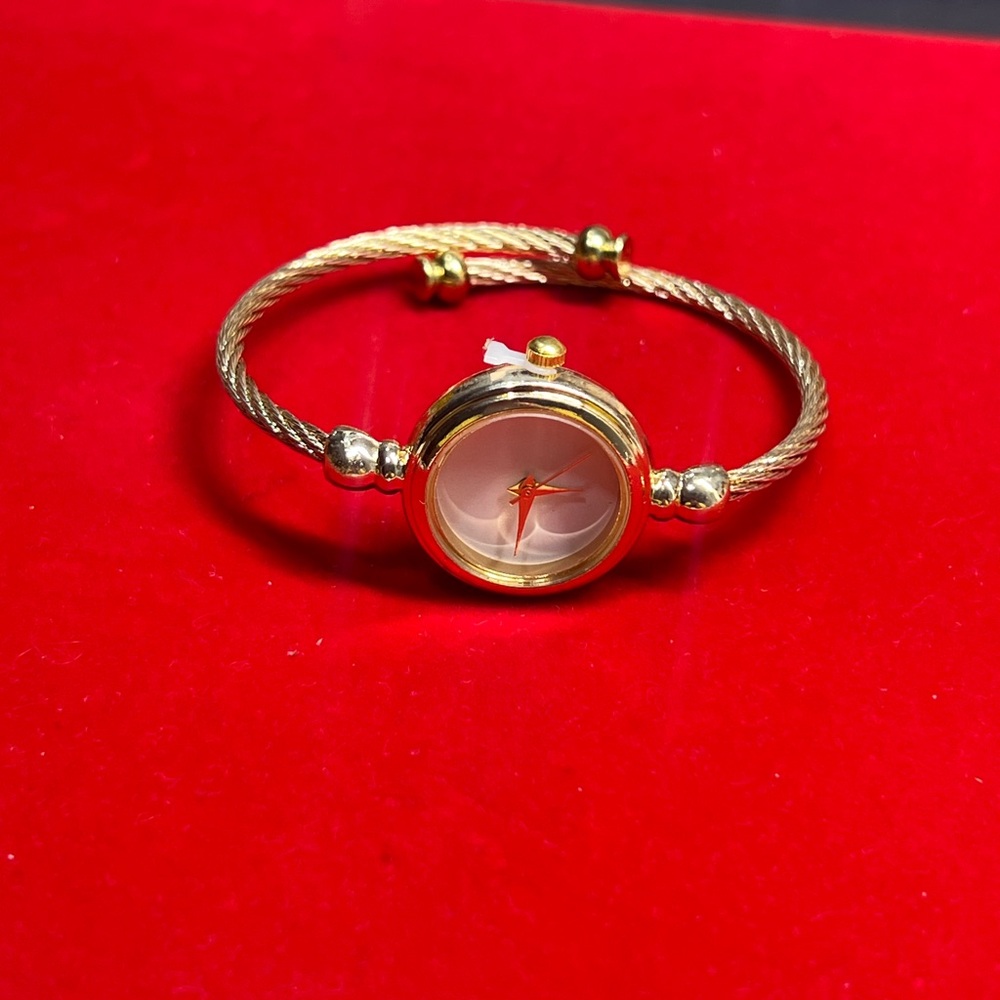 Elegant Gold-Tone adjustable Bracelet Watch